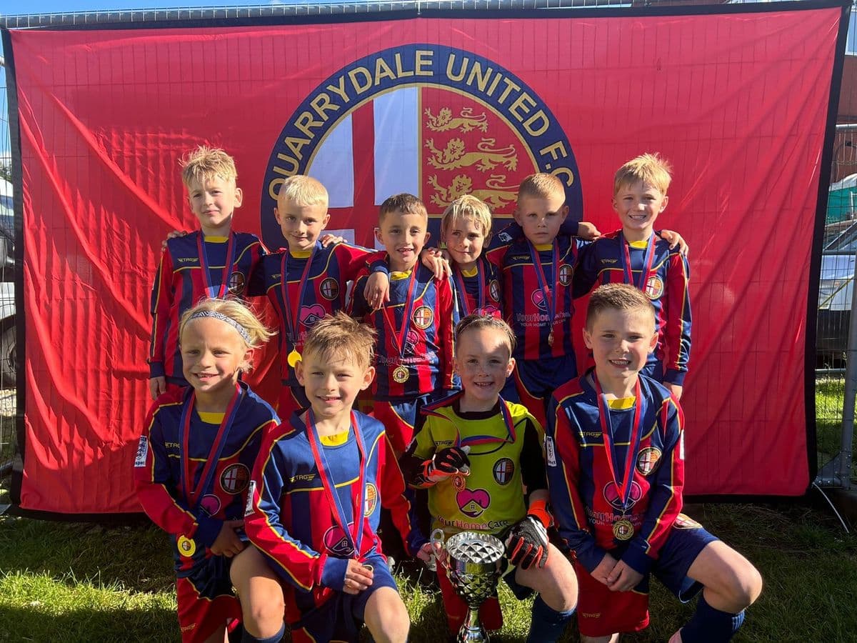 Quarrydale United U8s football team with their trophy